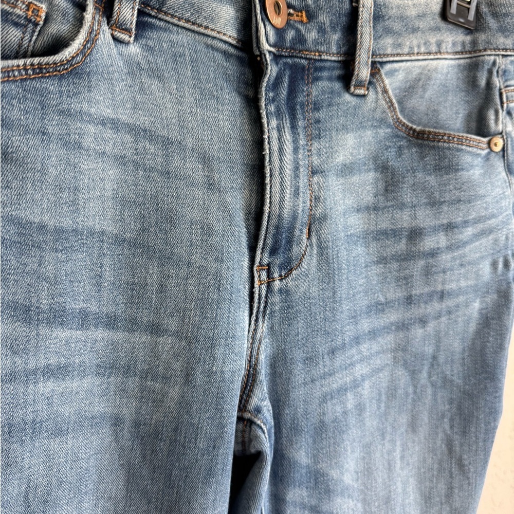 J.Jill Light Wash Denim Boyfriend Straight Leg Ankle Jean Womens 8 Mid Rise - Picture 2 of 6